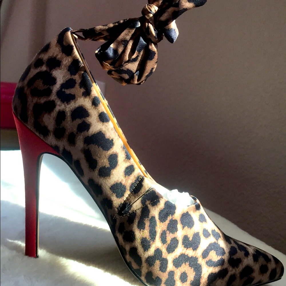 Cheetah print tie up pumps